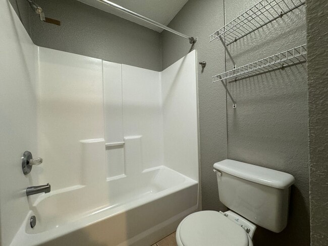 Building Photo - Newly Renovated Duplex in NE San Antonio!