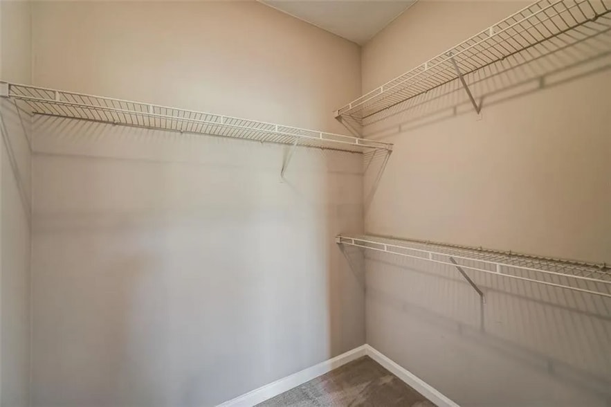 Master Closet - 534 Sandringham Dr