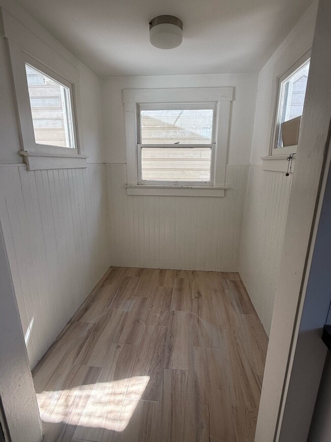 Building Photo - 323 S Kroeger St