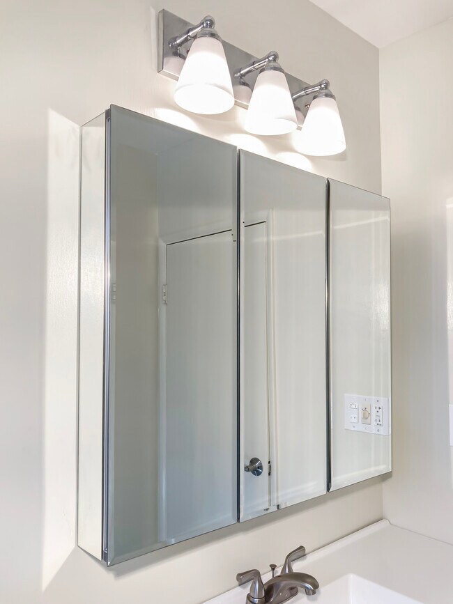 Building Photo - 909 S 2nd St