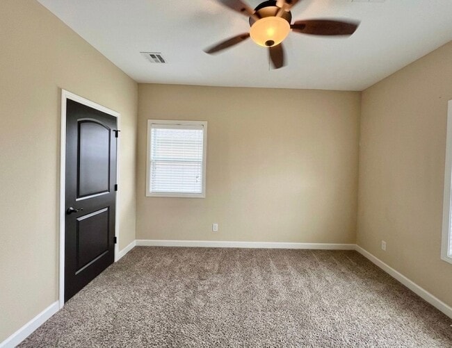 Building Photo - Executive Style Home in Grand Mere