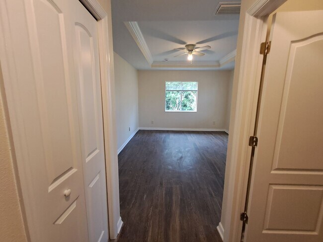 Building Photo - 135 Greenbriar Blvd