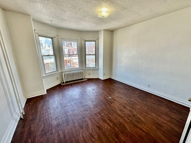 Building Photo - Renovated 4 bedroom, 1.5 bathroom house in South Allentown!