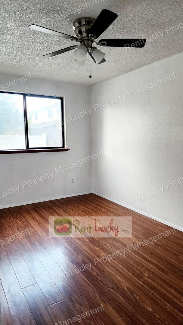 Building Photo - Green-Parkland Duplex