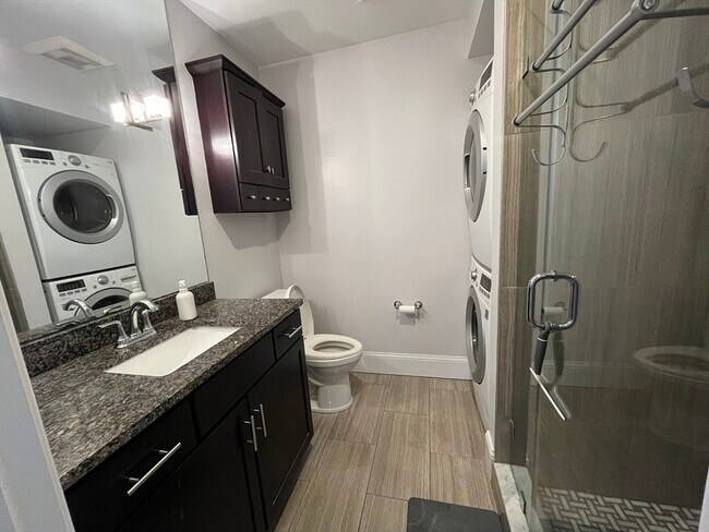 Building Photo - 563 Broadway