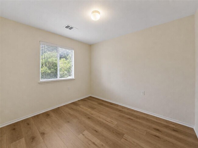 Building Photo - 5509 Bentsen Ln