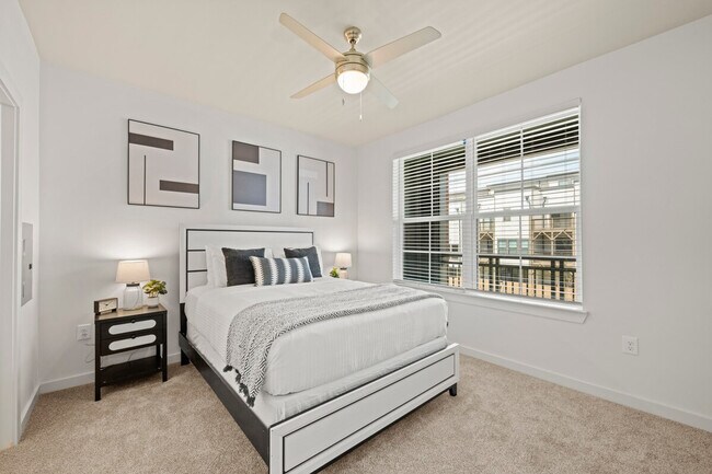 Building Photo - 2048 Bolton Dr NW