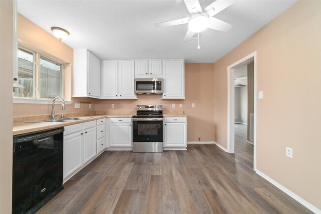 Building Photo - 14250 Laffite Dr