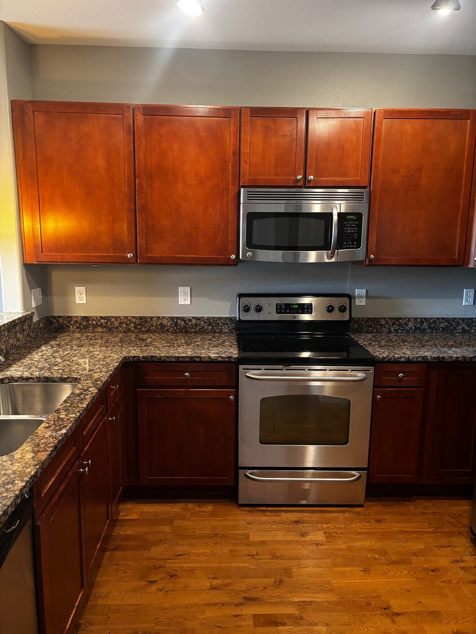Building Photo - 9039 E Panorama Cir