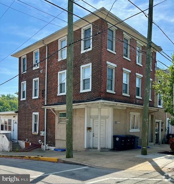 Building Photo - 389 E Hector St