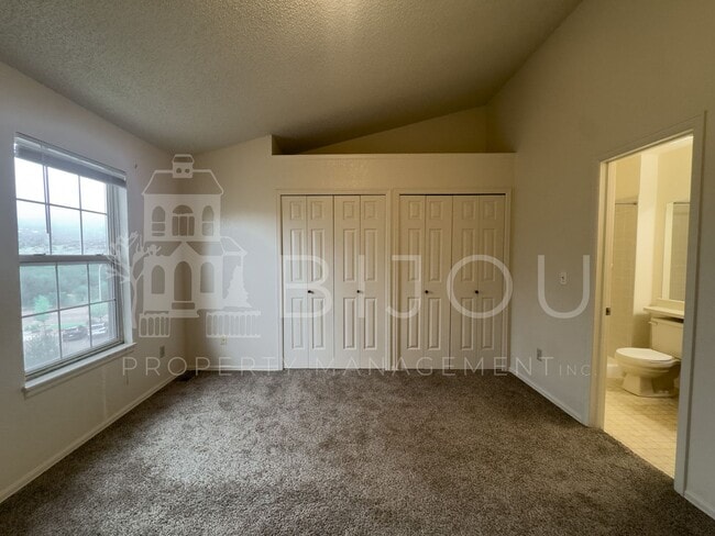 Building Photo - Gold Hill Townhome
