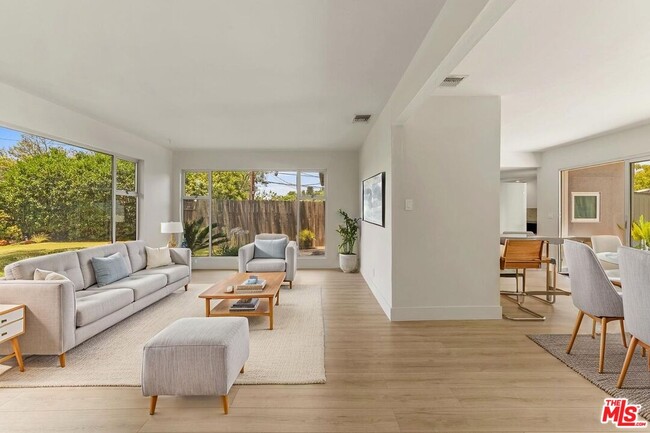 Building Photo - 4608 Nob Hill Dr