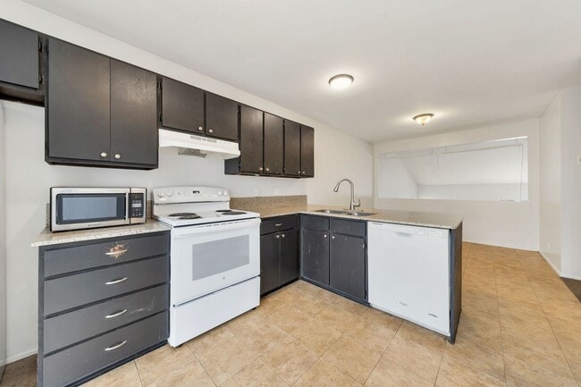 Building Photo - Murray Cul-de-sac Side by Side Duplex with New Carpet and Paint