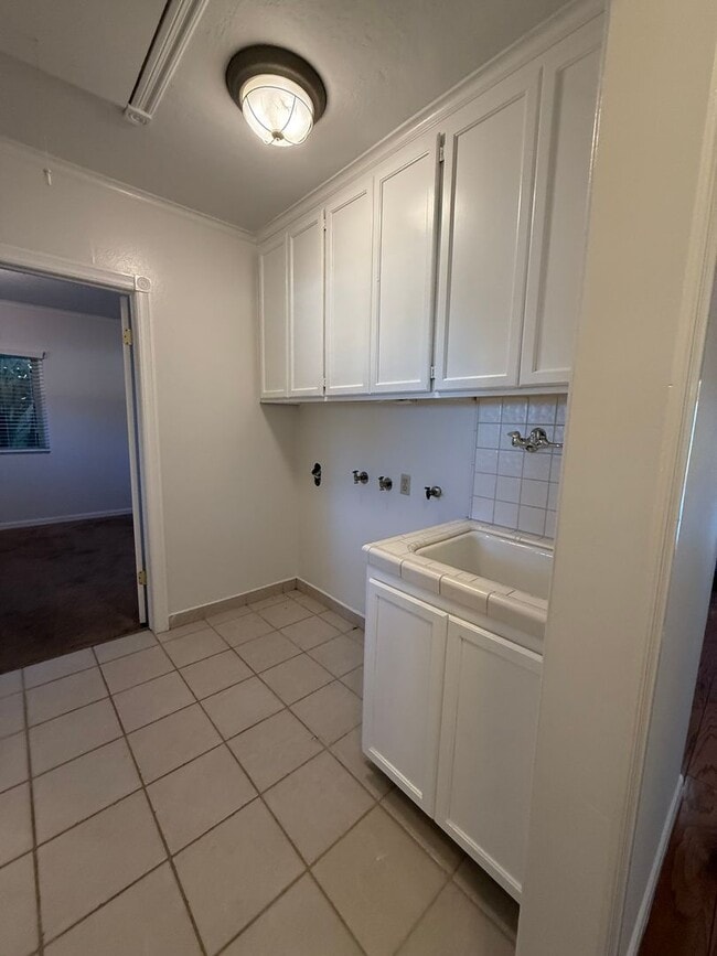 Building Photo - San Pedro 4 bedroom, 3 Bath Home with yard and Deck! Available NOW!