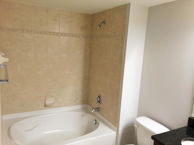 Building Photo - 4905 Midtown Ln