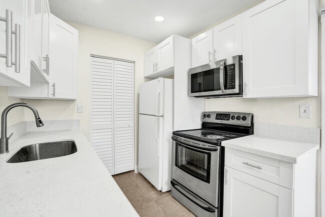 Building Photo - 4BR Corner Home (4th from FL Room) | No HOA | Large Fenced Yard | Move-In Ready