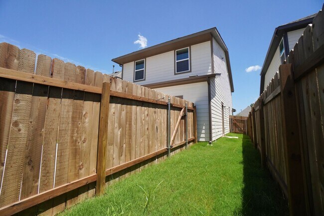 Building Photo - 136 Greinert Dr