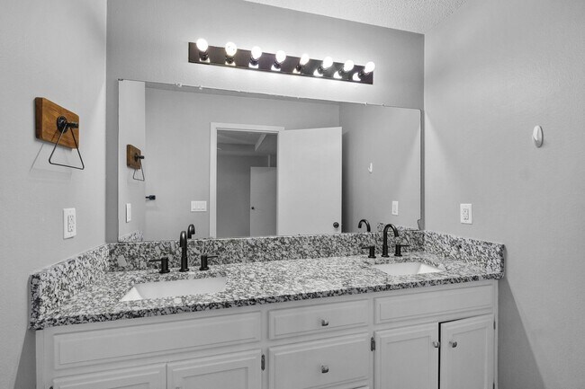 Building Photo - Modern 3-Bedroom Home with Open Kitchen & Fenced Yard