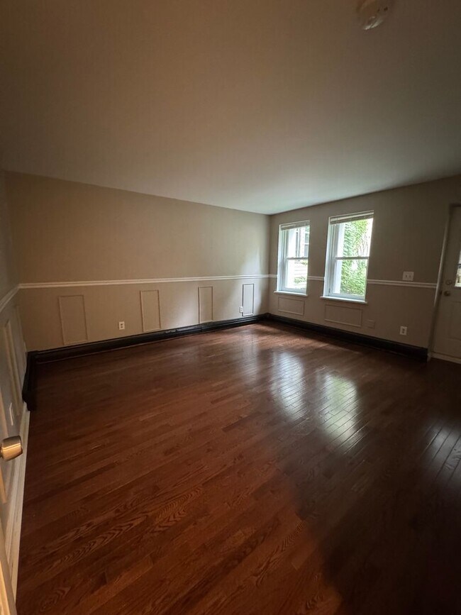 Building Photo - 308 Hudson Ave