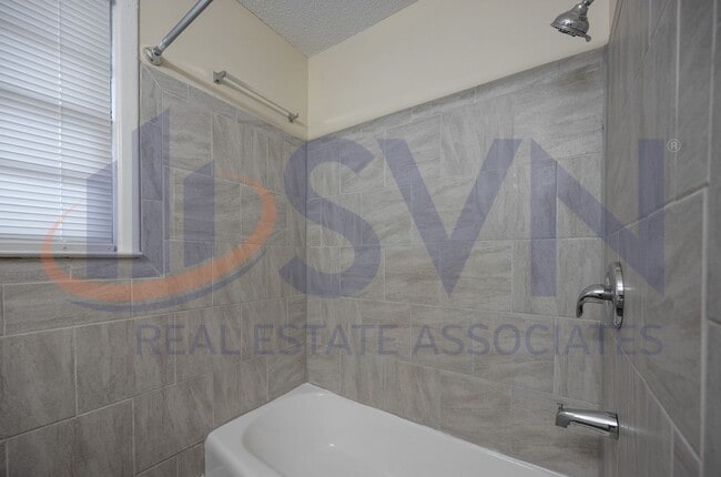 Building Photo - 3-Bedroom Home with Modern Touches