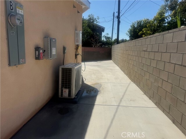 Building Photo - 7661 El Rovia Cir