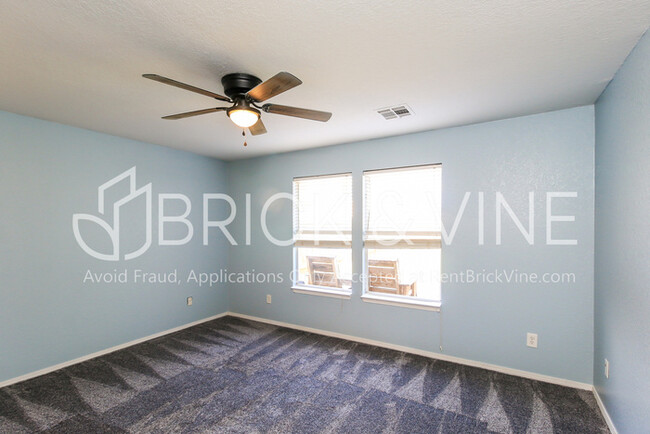 Building Photo - 920 Periwinkle Dr