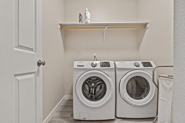 Building Photo - 2646 W Snyder St