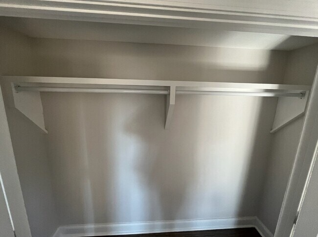 Building Photo - 617 Monroe St