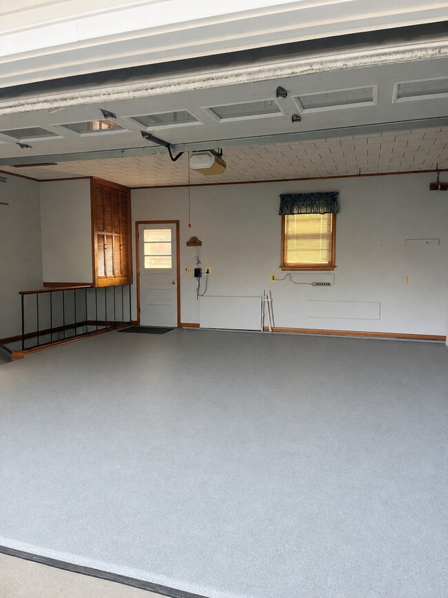 Building Photo - 532 Riley Dr