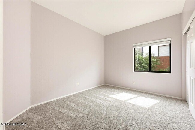 Building Photo - 10961 E Siskin Pl