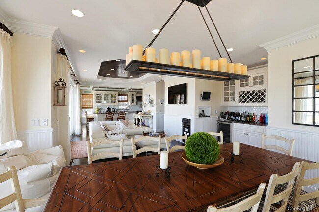 Building Photo - 949B Dune Rd