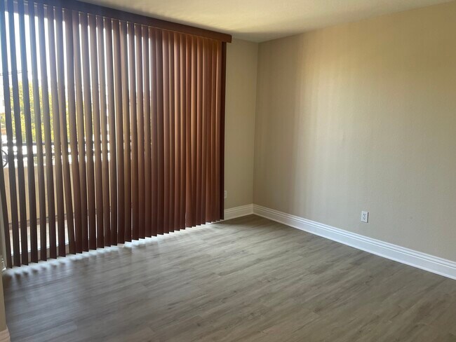 Building Photo - 3969 Nobel Dr