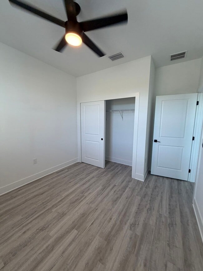 Building Photo - 4224 NE 22nd Pl