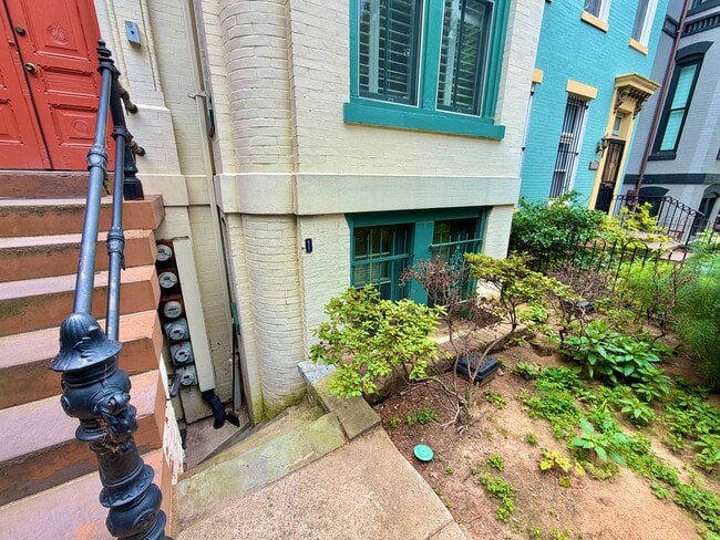 Building Photo - 1510 Q St NW