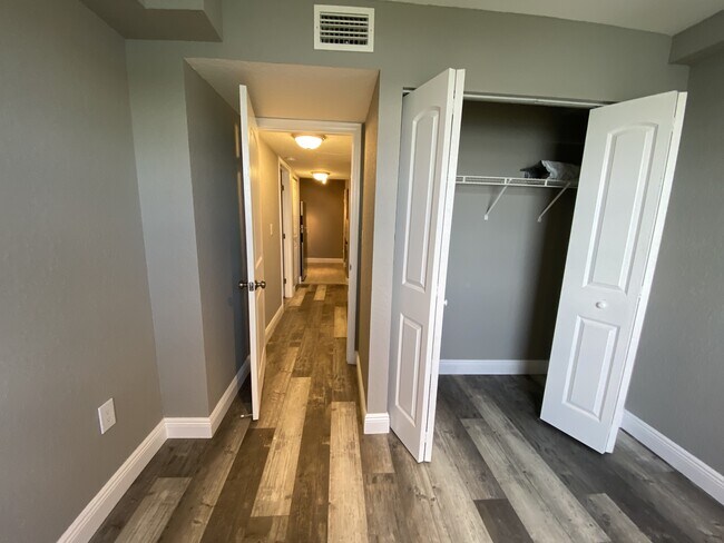 Building Photo - 2871 N Oakland Forest Dr