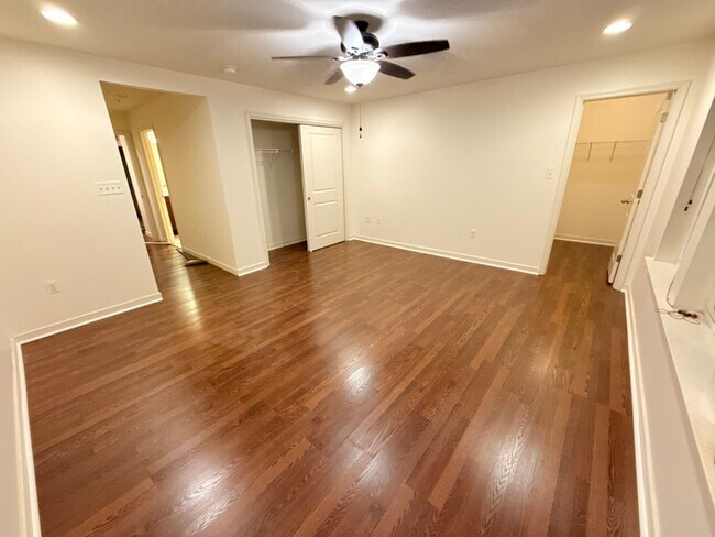 Building Photo - 675B E Church St