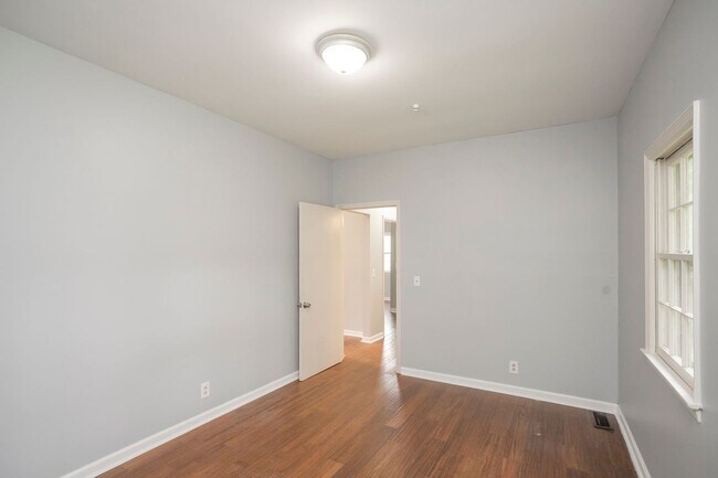 Building Photo - Lovely Home in Old Hickory