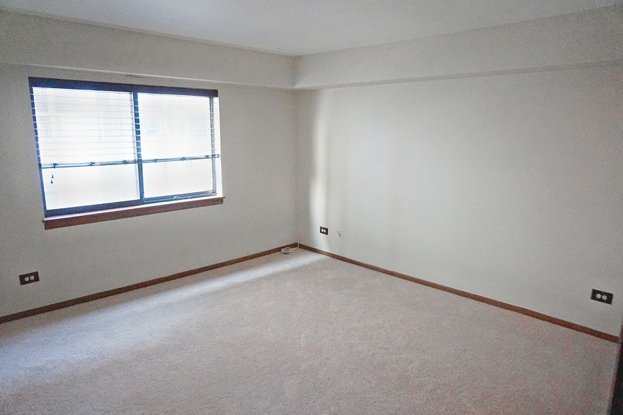 bedroom 2 - 603 S River Rd