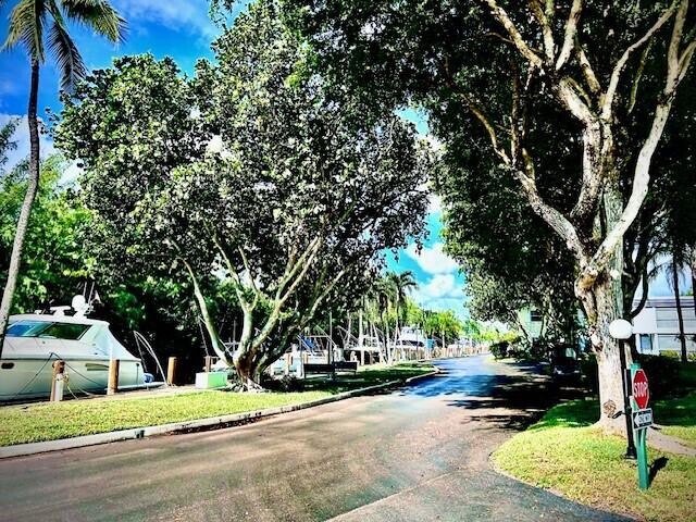 Building Photo - 6435 Bay Club Dr