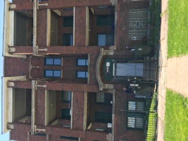 Building Photo - 7116 S Harvard Ave