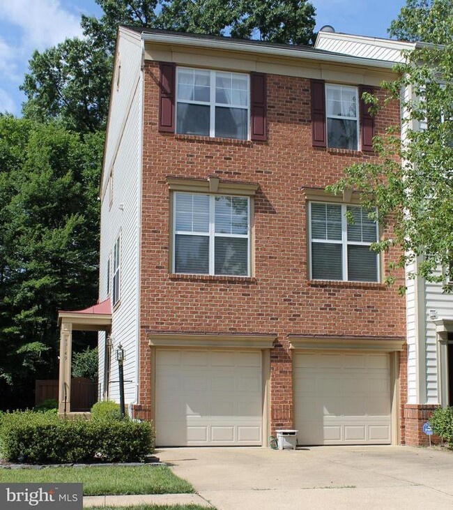 Primary Photo - 43149 Huntsman Square