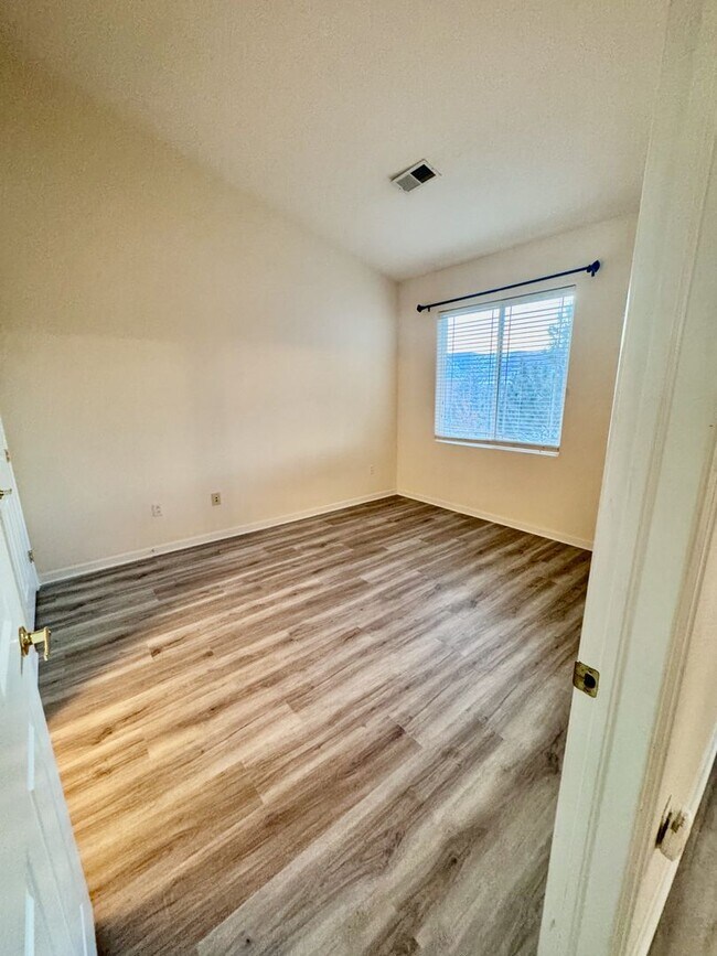 Building Photo - $200 off the first 2 months with an April lease!!!