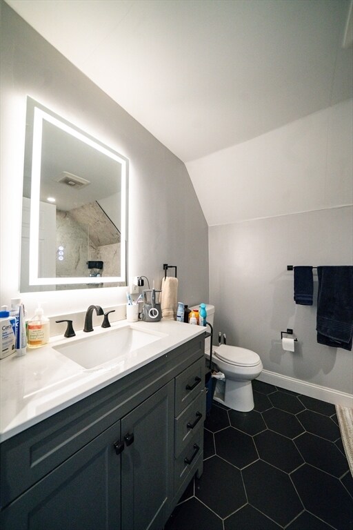 Building Photo - 137 Centre St