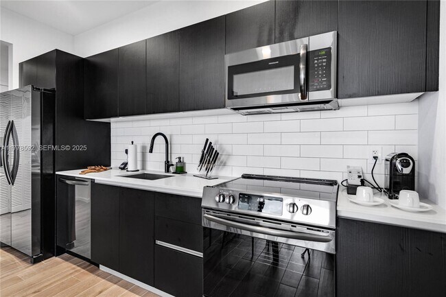 Building Photo - 398 NE 5th St