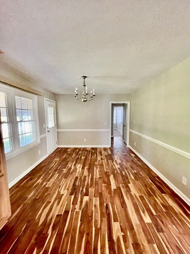 Building Photo - Welcome to view, a charming 4-bedroom, 2-bathroom home located in the heart of Charlotte, NC.