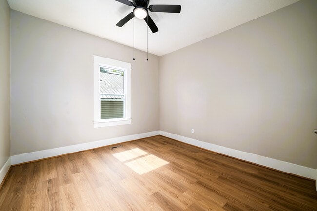 Building Photo - AOP