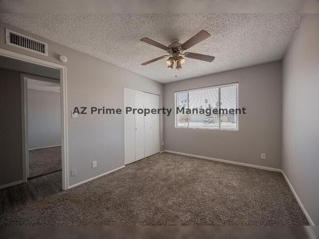 Building Photo - 4704 S La Rosa Dr