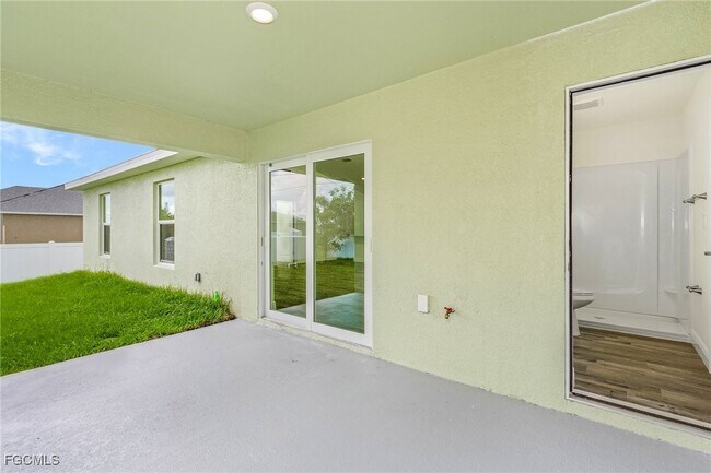 Building Photo - 1205 NE 4th Pl