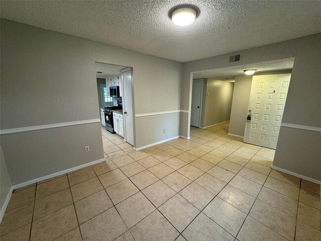 Building Photo - 4204 Everest Ln