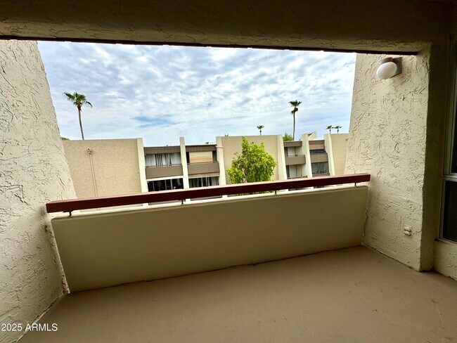Building Photo - 7625 E Camelback Rd